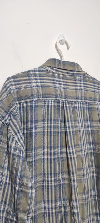 Camisa Levis de manga larga, buen gramaje.