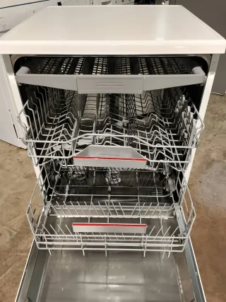 Lavavajillas Bosch blanco  Serie 4.  3 bandejas