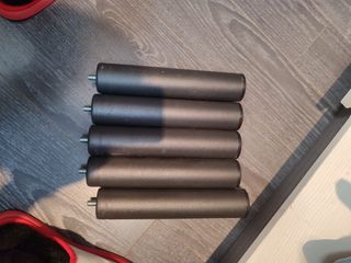 Base tapizada beige 1.50 con patas.