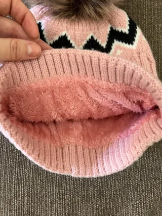 Gorro UGG rosa con pompón