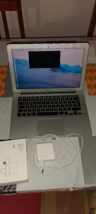 MacBook Air Plata Cargador y Funda