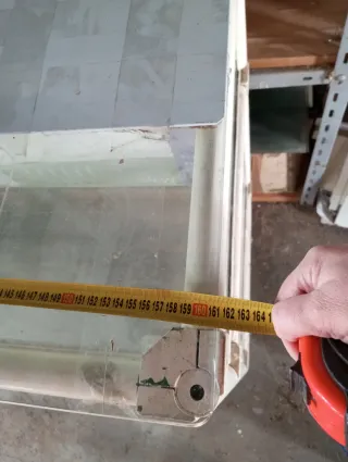 Mostrador de tienda con cristal