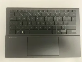 ASUS Zenbook UX8406C, Intel 9, 1TB NVMe, 32GB RAM.