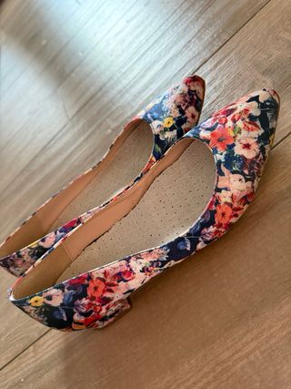 Zapatos planos florales