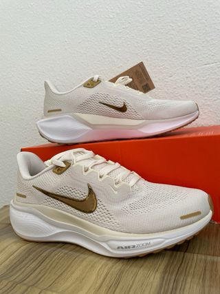 Nike Air Zoom Pegasus 41 Talla 41 Beige/Dorado