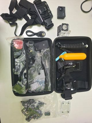Cámara de video deportiva con accesorios