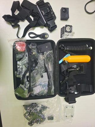 Cámara de video deportiva con accesorios