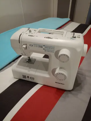 Máquina de coser SilverCrest SNM 33 B2