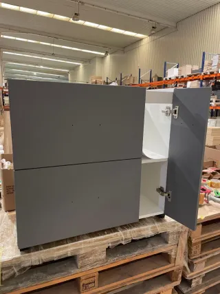 Mueble de baño metálico gris