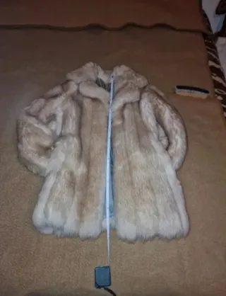 Abrigo pelo sintético beige/gris Talla S