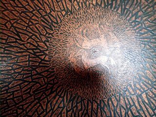 Cuadro cobre repujado sobre madera