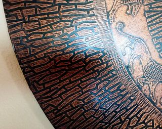 Cuadro cobre repujado sobre madera