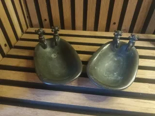 Jabonera o cuenco antiguo con grifos