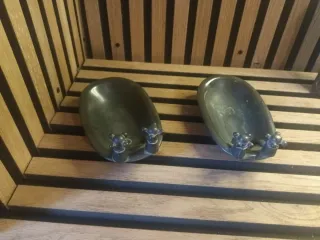 Jabonera o cuenco antiguo con grifos