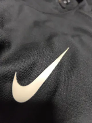 Sudadera Nike Dri-Fit Negra con Capucha