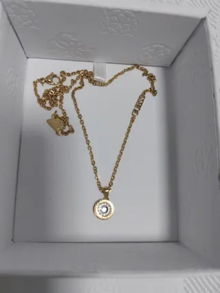 Collar Guess Dorado con Colgante