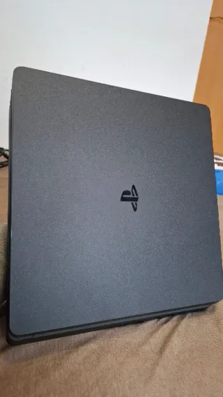 PS4 Slim 1TB + 4 Juegos TOP + Base Carga + Mando
