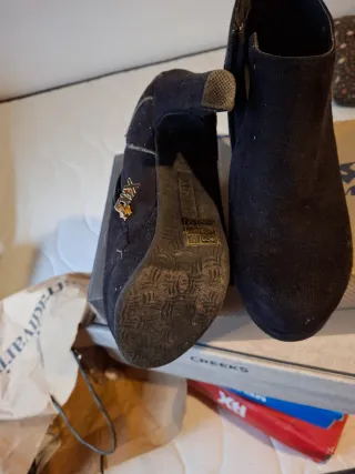 Botines negros de ante