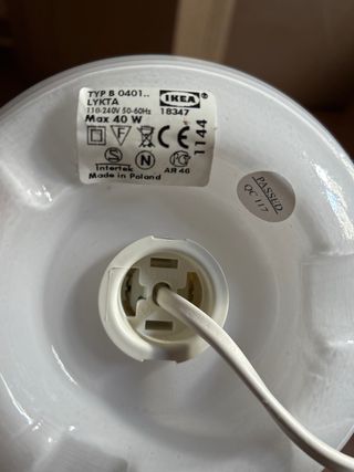 Lámpara de mesa blanca