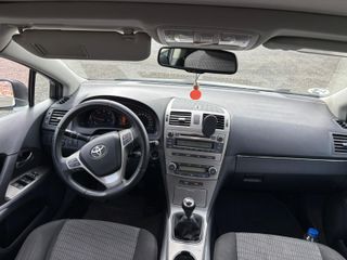 Toyota Avensis 2011