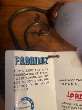 Dos apliques de pared clásicos dorados