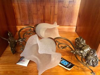 Dos apliques de pared clásicos dorados