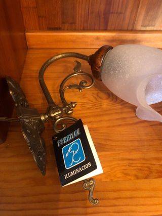 Dos apliques de pared clásicos dorados