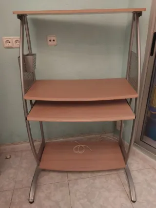 Mesa de ordenador madera y metal