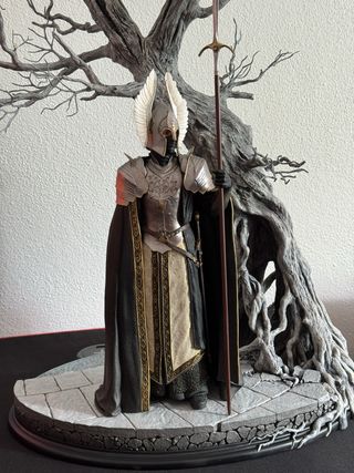 Weta Fountain Guard White Tree