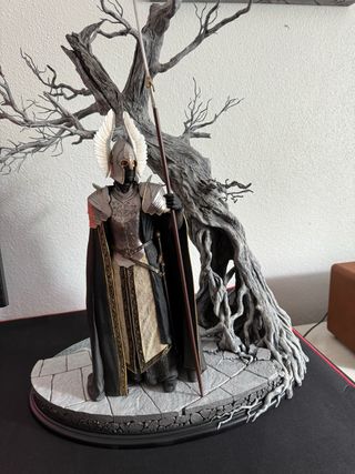 Weta Fountain Guard White Tree