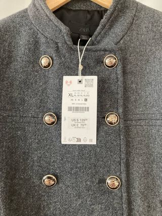 Abrigo Zara gris botones dorados talla XL