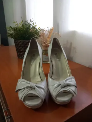 Zapatos de Novia (camila's) en Blancos con Lazo.