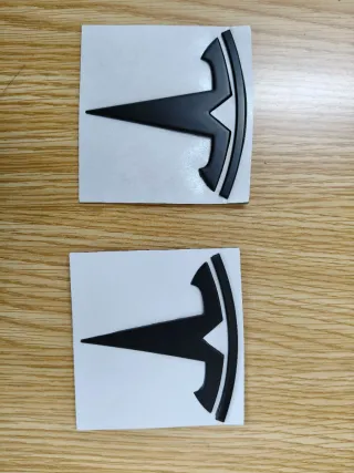 Insignias Tesla Negras (2 unidades)