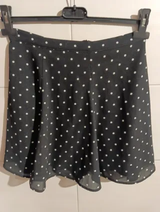 Gonna corta donna pois