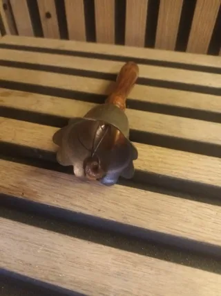 Campanilla madera y bronce escuela