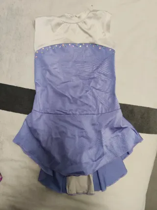 Maillot patinaje artístico lila y blanco