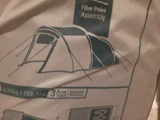 Tienda de campaña y 3 colchones inflables