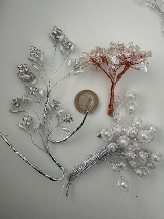 Lote aplicaciones florales y hojas plateadas