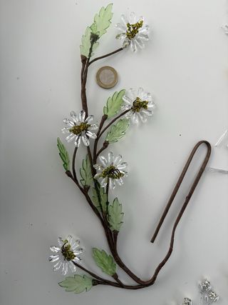 Lote aplicaciones florales y hojas plateadas