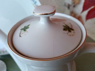 Lotto porcellane assortite con decoro floreale