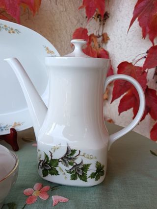 Lotto porcellane assortite con decoro floreale