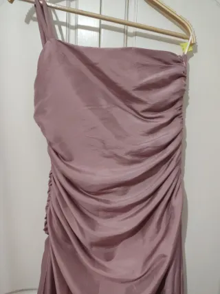 Vestido de fiesta rosa asimétrico