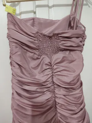 Vestido de fiesta rosa asimétrico