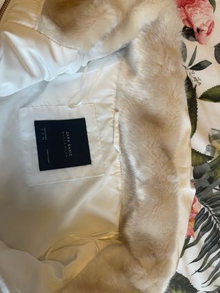 Abrigo corto Zara plumas blanco S