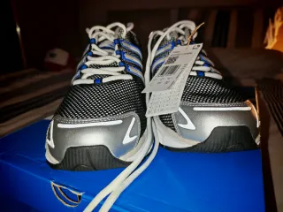 Adidas adistar cushions SE - Edición Limitada