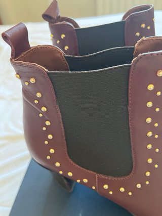 Botines Pedro Miralles granates con tachuelas