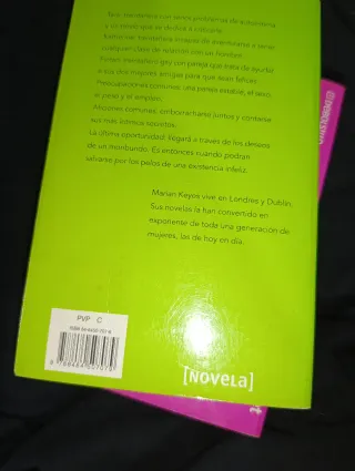 Por Los Pelos (Spanish Edition)