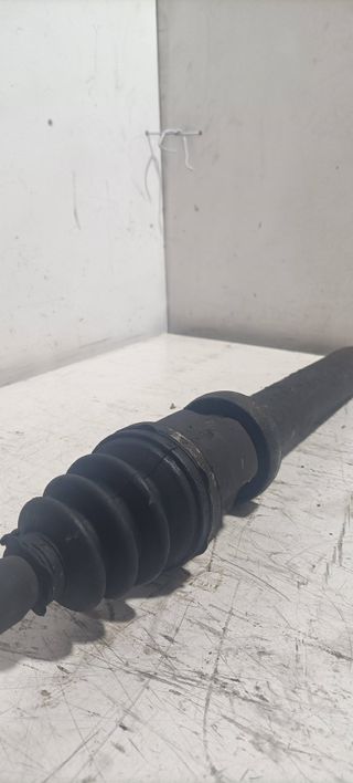 TRANSMISION DELANTERA DERECHA FORD FIESTA BERLINA (3)