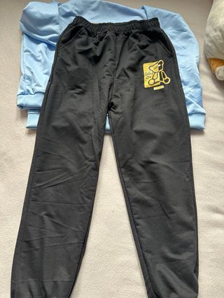 Conjunto chándal negro y azul con oso