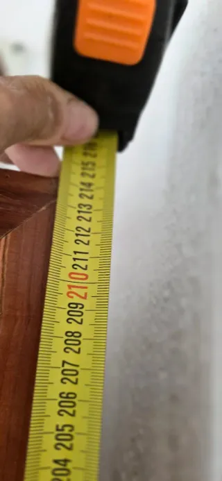 Puerta de madera con cristal